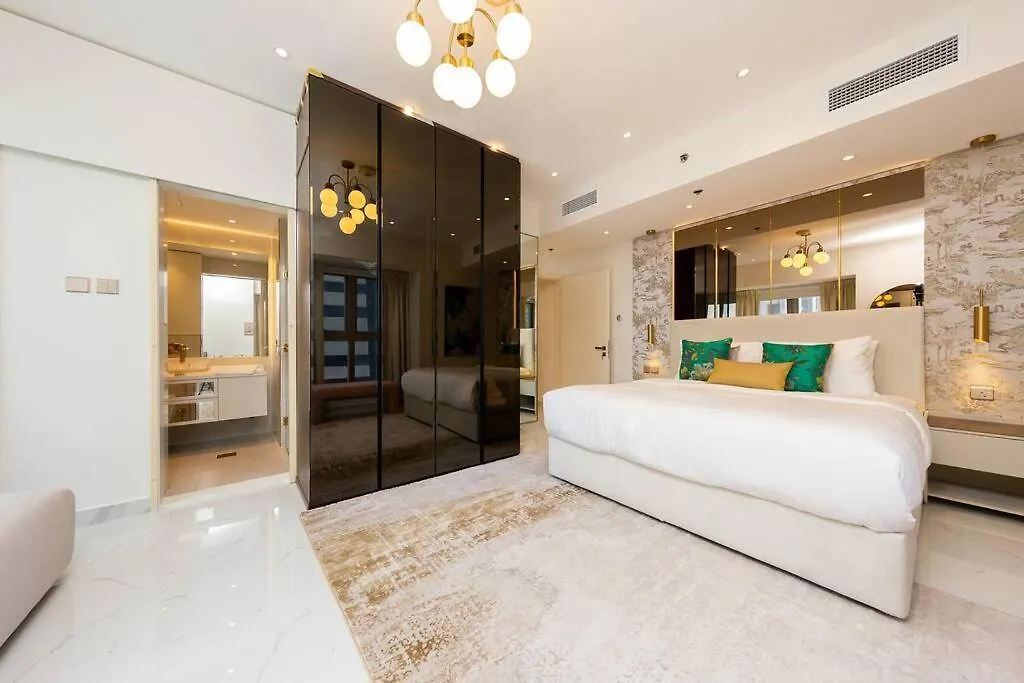 Unique Fully Renovated 2Br+Study On Marina Apartment Dubai