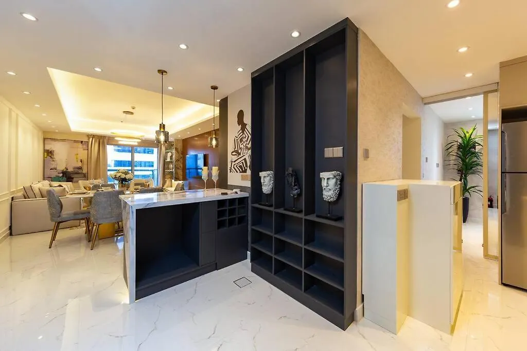 Unique Fully Renovated 2Br+Study On Marina Apartment Dubai