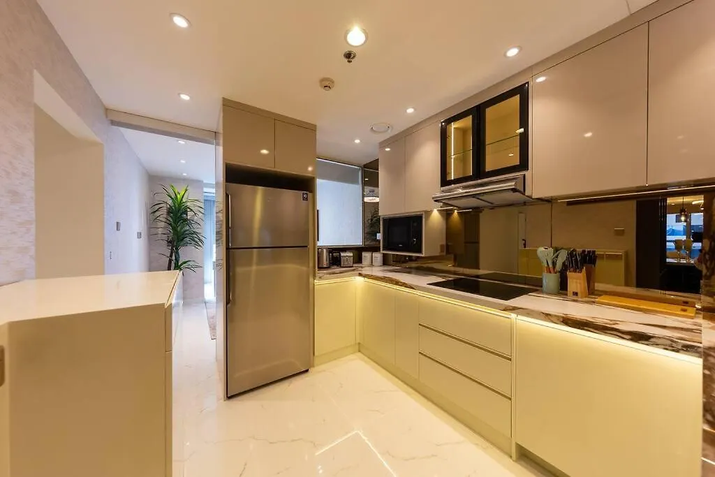 Unique Fully Renovated 2Br+Study On Marina Apartment Dubai